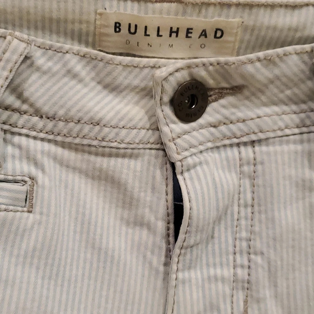 Shorts - Picture 2 of 3